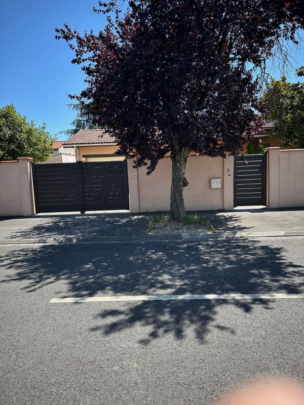 Portail battant aluminium gris avec motorisation Beninca à L’Union 31240