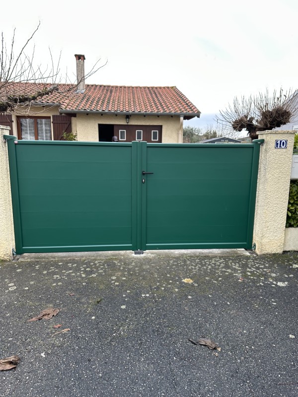 Portail battant alu vert 6005 économique avec motorisation Beninca à Tournefeuille 31170