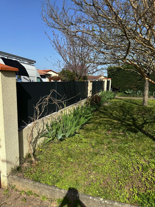 Pose de clôture en alu sur mesure à Colomiers par C2BF Femeture
