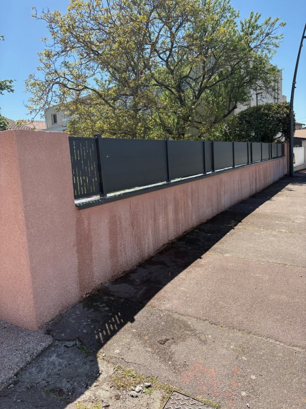 Installation de clôture assortie à votre portail aluminium moderne à Toulouse et environs
