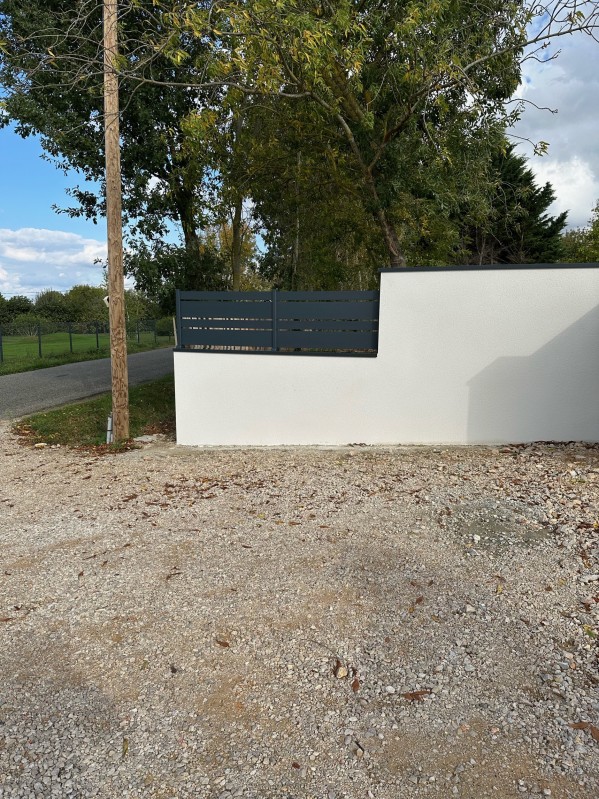 Pose de clôture sur mesure harmonisée avec portail PVC ou alu à Colomiers en Haute-Garonne