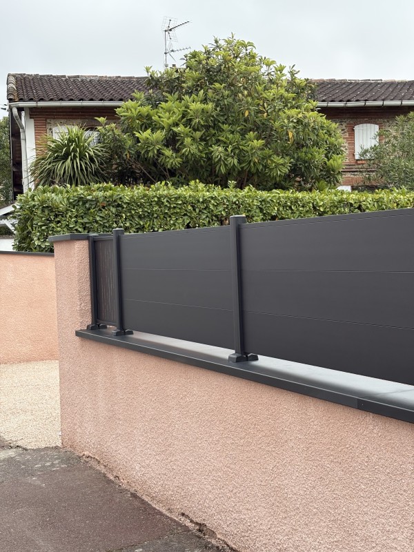 Installation de clôture assortie à votre portail aluminium moderne à Toulouse et environs