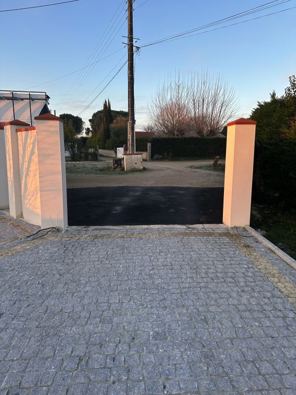 AVANT / APRES : Installation d’un portail battant deux vantaux sur mesure par C2BF Fermetures à L’Union Nord  de Toulouse