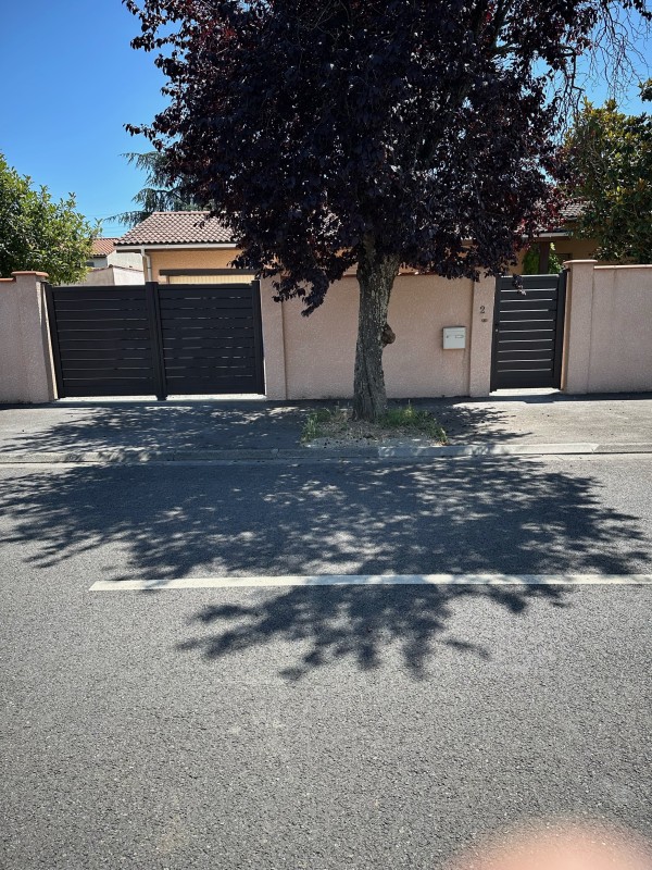 Portail battant aluminium gris avec motorisation Beninca à L’Union 31240