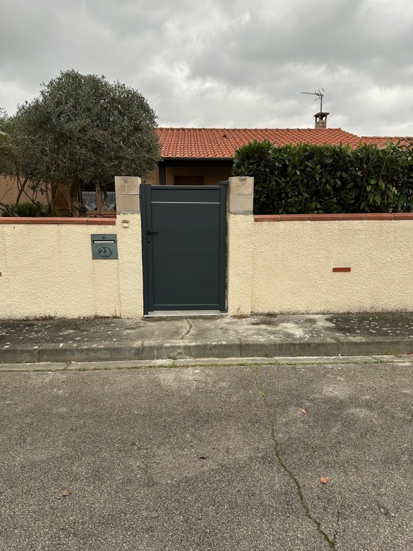 Vente et pose de portillon moderne assorti à portail battant ou coulissant à Balma 31130