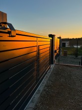 Notre zone d'activité pour ce service Installation de portail sur rail coulissant en aluminium par des professionnels qualifiés avec une garantie décennale et service après-vente
